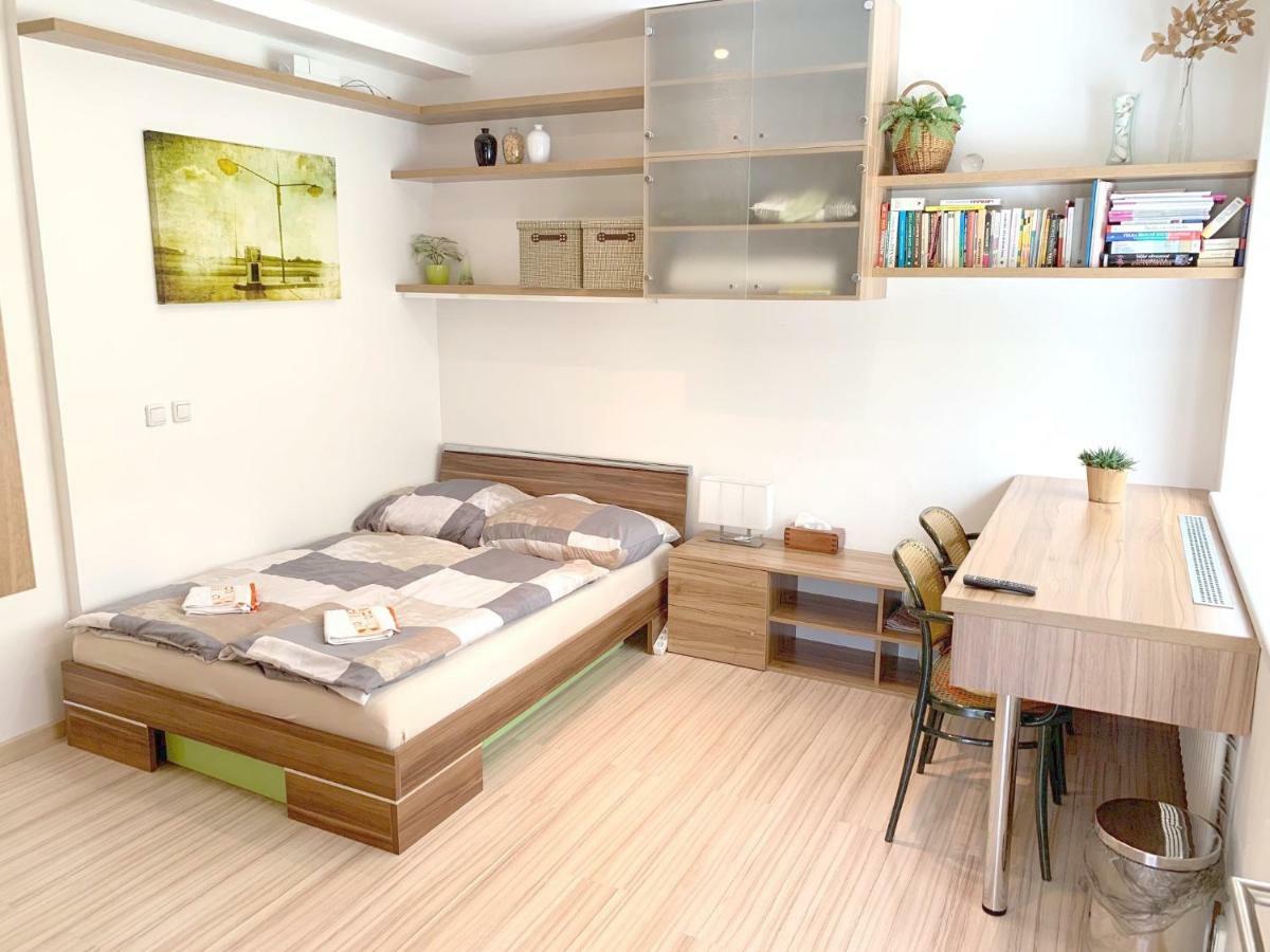 Krasny U Lesa, Trolejbus Do Centra A Bvv, Parkovani Zdarma Apartment *